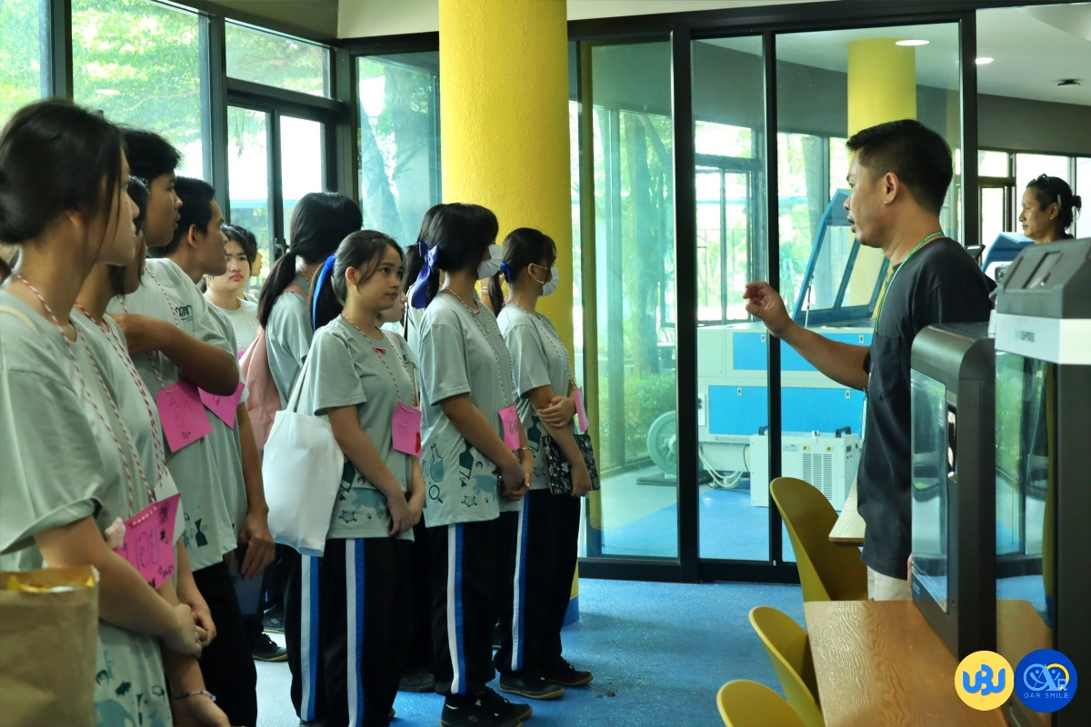 นักเรียน SMTE ดูงาน UBU Maker space